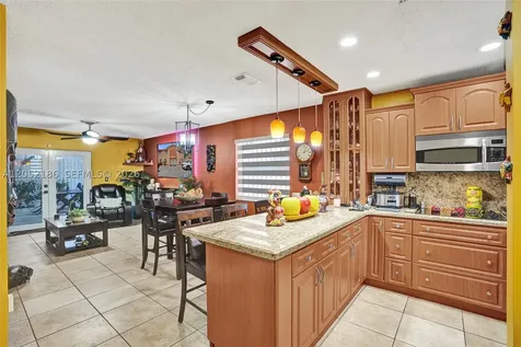 2359 W 74th Street Hialeah FL 33016