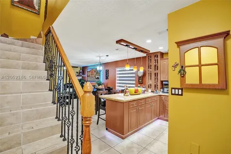 2359 W 74th Street Hialeah FL 33016