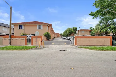 2359 W 74th Street Hialeah FL 33016