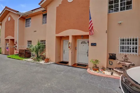 2359 W 74th Street Hialeah FL 33016