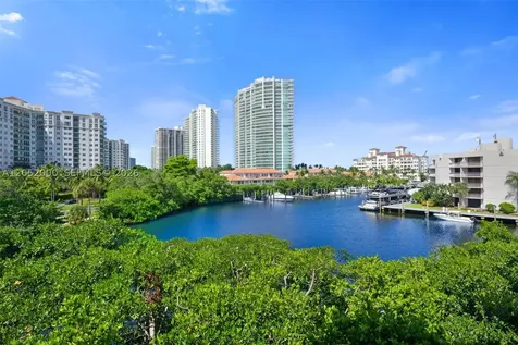 19999 E Country Club Drive Aventura FL 33180