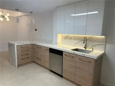 910 Bay Drive Miami Beach FL 33141
