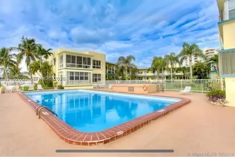 910 Bay Drive Miami Beach FL 33141