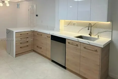 910 Bay Drive Miami Beach FL 33141