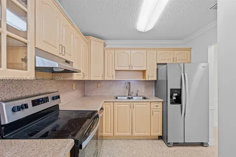 1333 W 37th Street Hialeah FL 33012