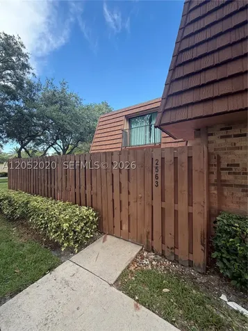 2563 Camelot Cooper City FL 33026