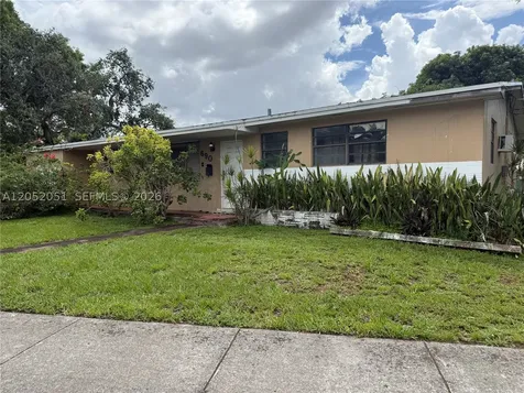 690 W 70th Place Hialeah FL 33014