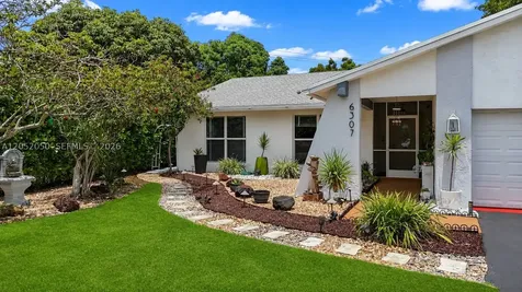 6307 Silk Oak Circle Tamarac FL 33319
