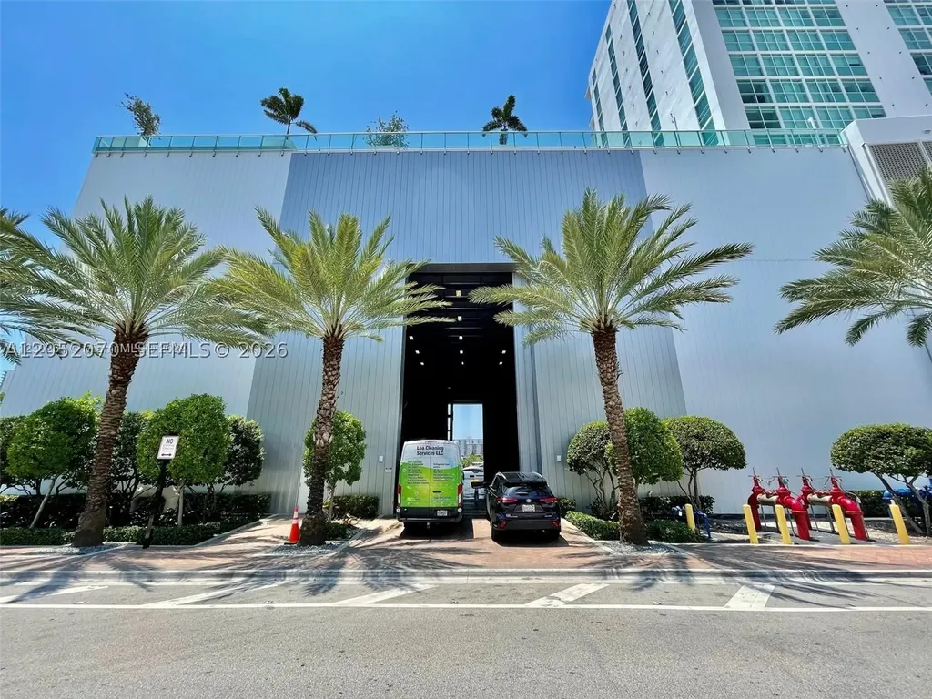 400 Sunny Isles Blvd Dd 204 Sunny Isles Beach FL 33160