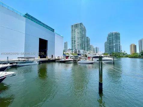 400 Sunny Isles Blvd Dd 204 Sunny Isles Beach FL 33160