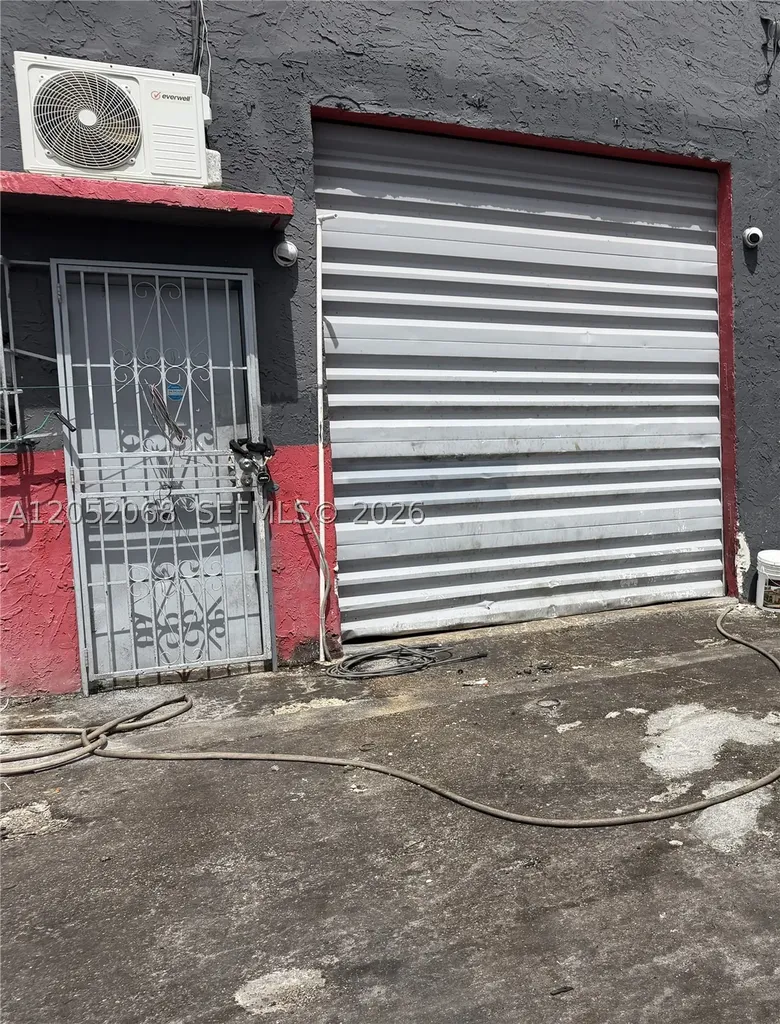 2561 NW 23rd Street Miami FL 33142