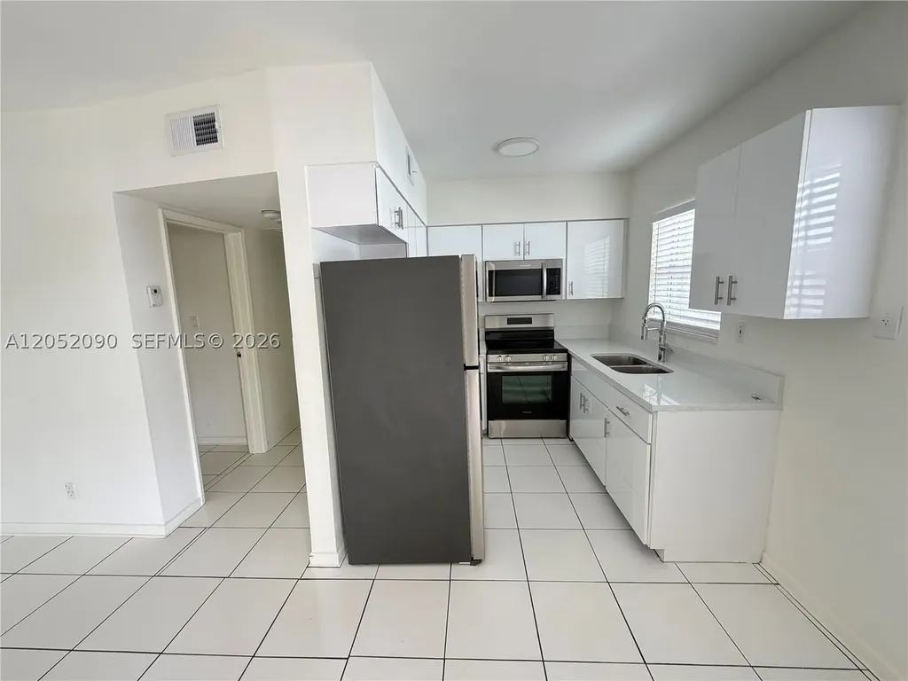 2352 NE 9th Street Fort Lauderdale FL 33304