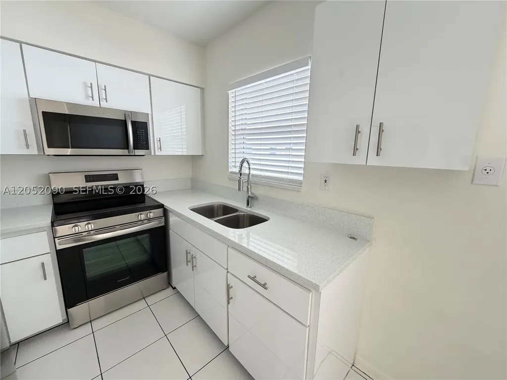 2352 NE 9th Street Fort Lauderdale FL 33304