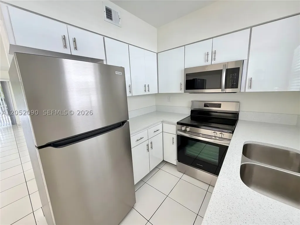 2352 NE 9th Street Fort Lauderdale FL 33304