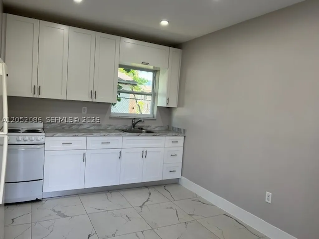922 NW 2nd Street Miami FL 33128