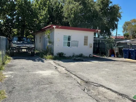 922 NW 2nd Street Miami FL 33128