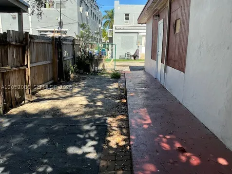 922 NW 2nd Street Miami FL 33128