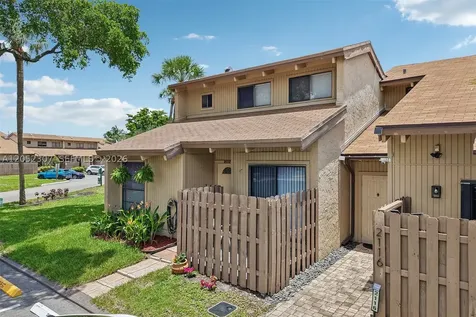 2112 SW 81st Way Davie FL 33324
