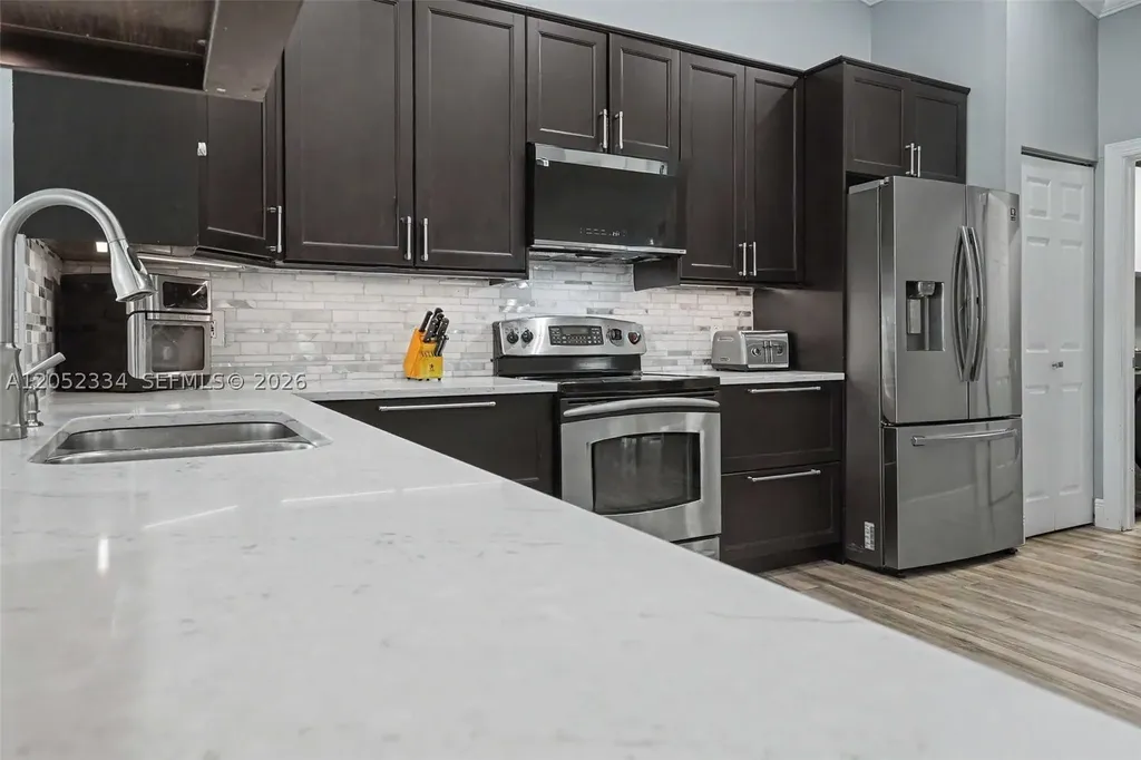 5085 NW 96th Way Coral Springs FL 33076