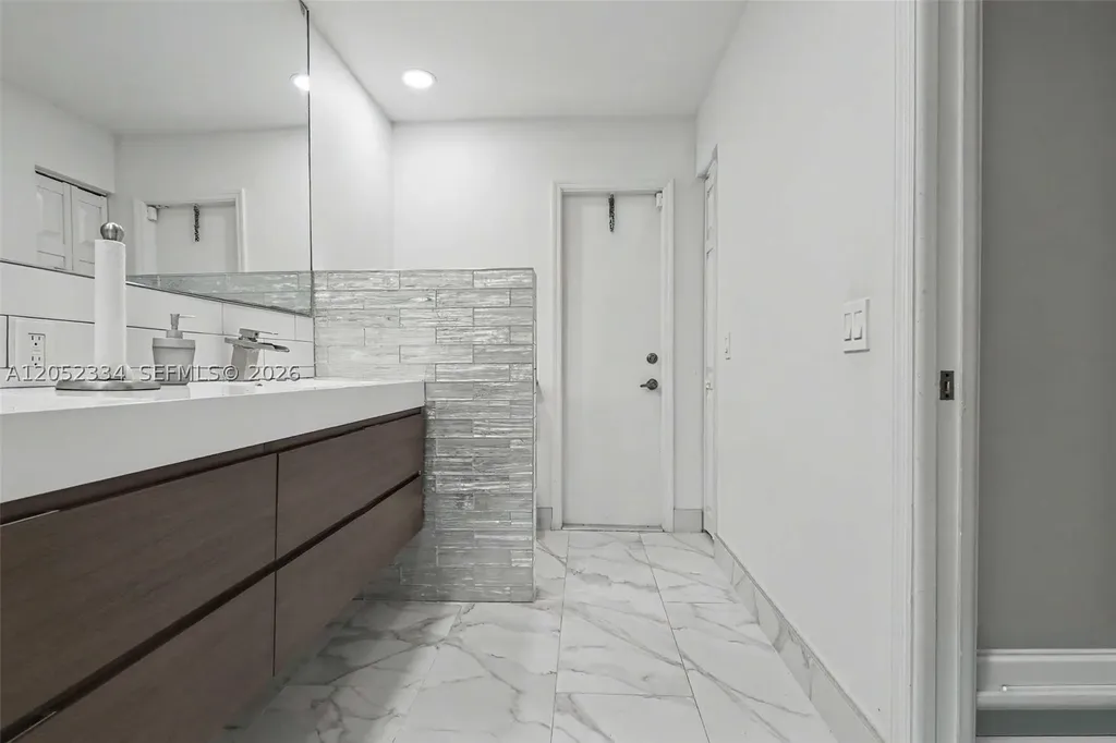 5085 NW 96th Way Coral Springs FL 33076