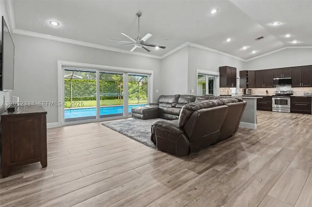 5085 NW 96th Way Coral Springs FL 33076