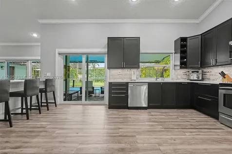 5085 NW 96th Way Coral Springs FL 33076