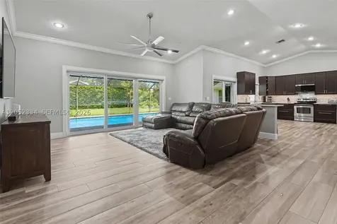 5085 NW 96th Way Coral Springs FL 33076