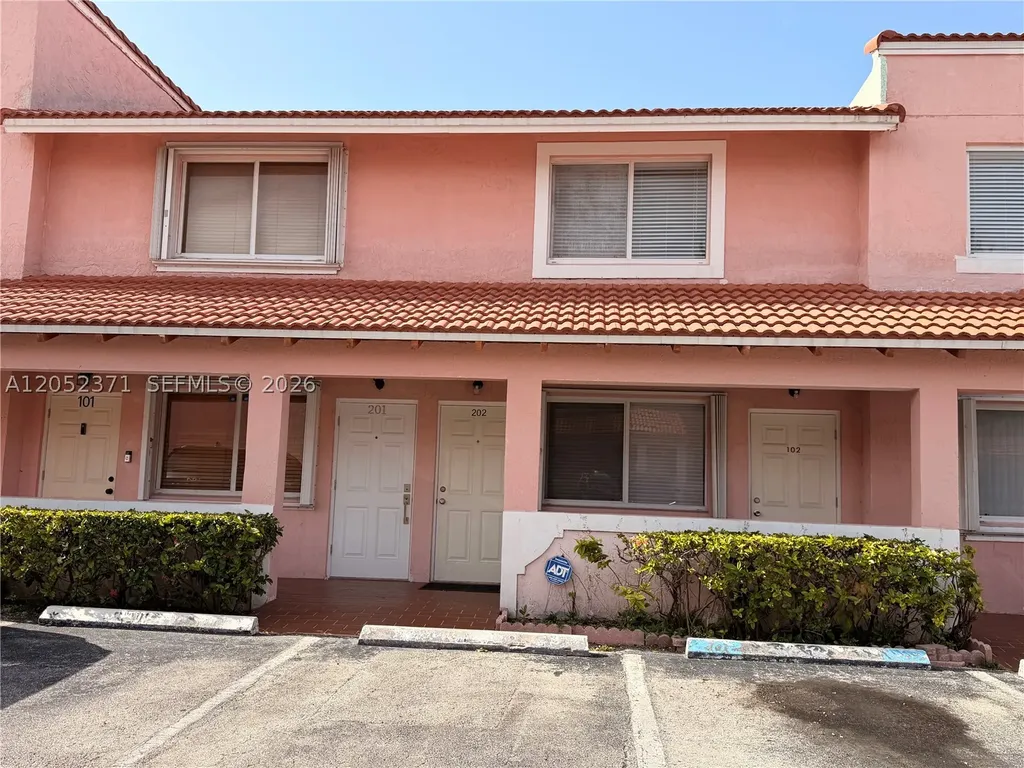 8019 Lake Drive Doral FL 33166