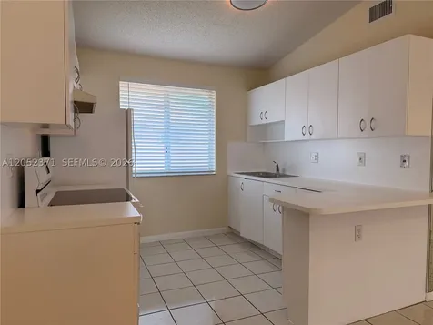 8019 Lake Drive Doral FL 33166