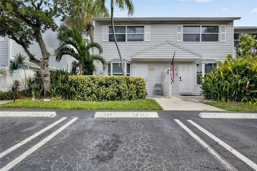 2561 NE 15th Street Pompano Beach FL 33062