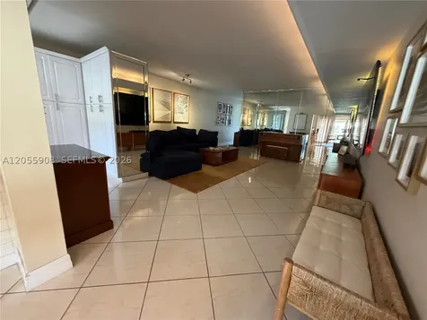 6932 Crown Gate Drive Miami Lakes FL 33014