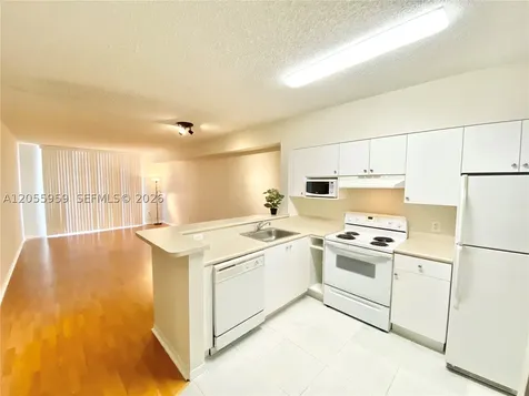 5099 NW 7th Street Miami FL 33126