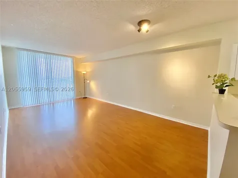 5099 NW 7th Street Miami FL 33126