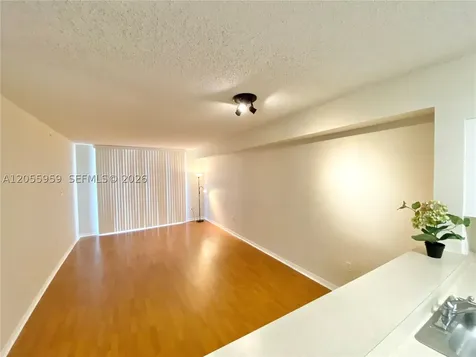 5099 NW 7th Street Miami FL 33126