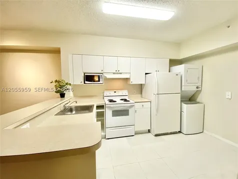 5099 NW 7th Street Miami FL 33126