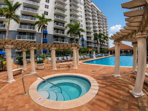 5099 NW 7th Street Miami FL 33126