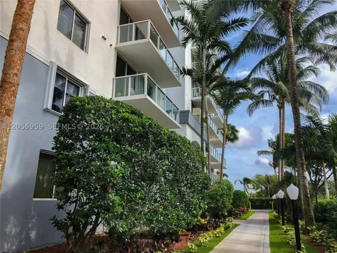 5099 NW 7th Street Miami FL 33126