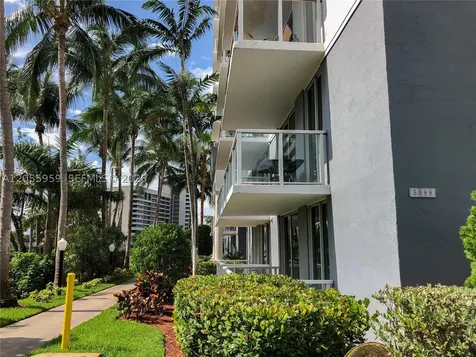5099 NW 7th Street Miami FL 33126