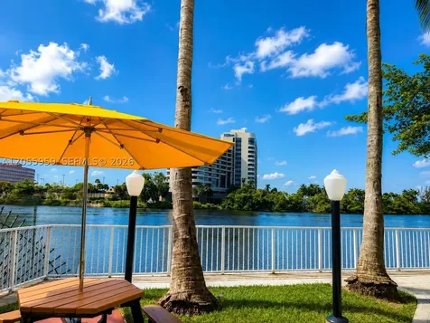 5099 NW 7th Street Miami FL 33126