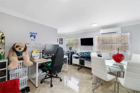 11425 NW 88th Court Hialeah Gardens FL 33018