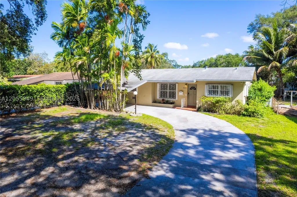 565 NE 160th Terrace Miami FL 33162