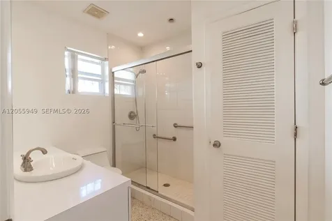 565 NE 160th Terrace Miami FL 33162