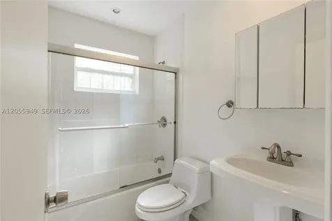 565 NE 160th Terrace Miami FL 33162