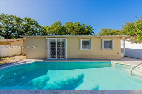 565 NE 160th Terrace Miami FL 33162