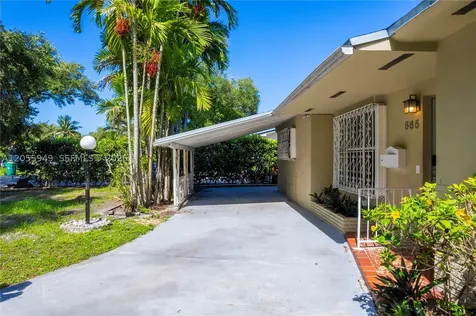 565 NE 160th Terrace Miami FL 33162