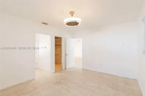 565 NE 160th Terrace Miami FL 33162
