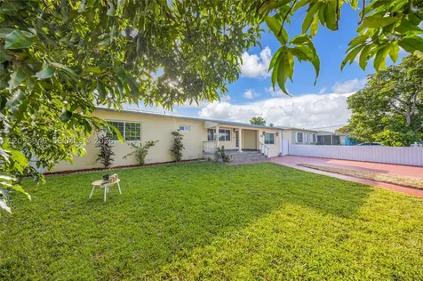 5862 W 2nd Court Hialeah FL 33012