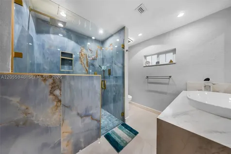 5862 W 2nd Court Hialeah FL 33012