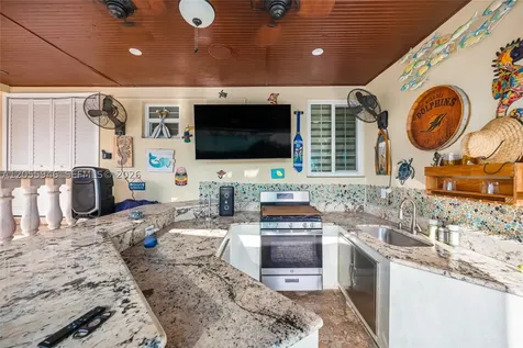 5862 W 2nd Court Hialeah FL 33012