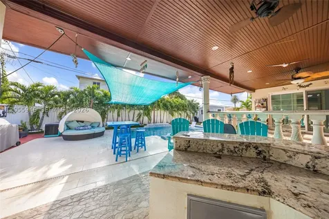 5862 W 2nd Court Hialeah FL 33012